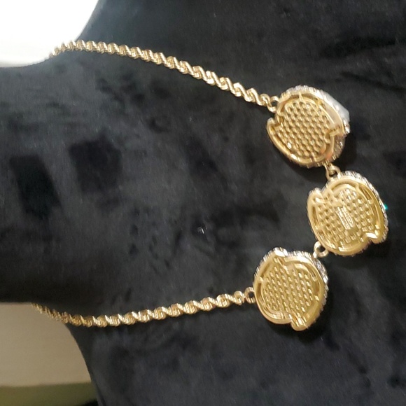 Elegant Gold Necklace with Blue Gemstones - Picture 5 of 11